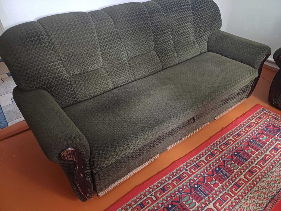 Продвется диван в хорошем состояний