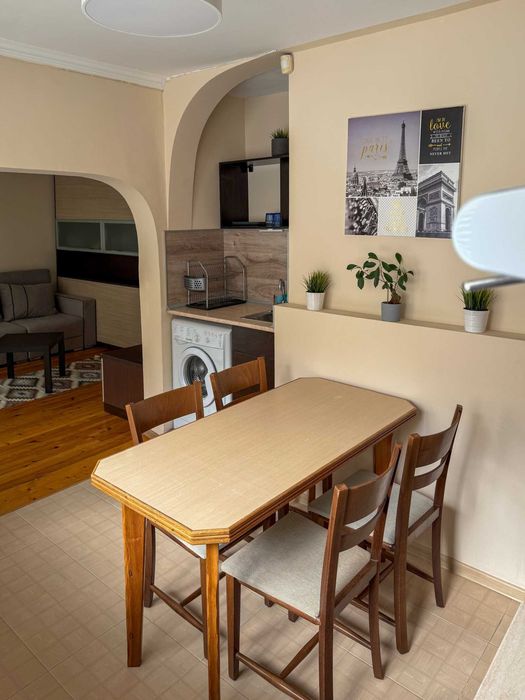 Двустаен имот в кв.Света Троица