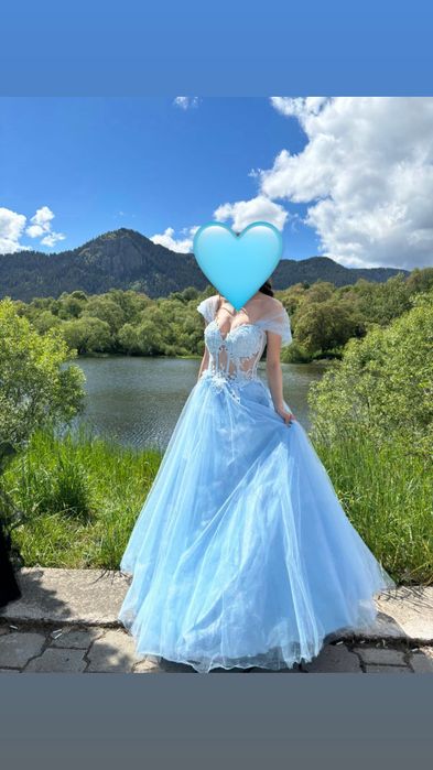 Абитуриентска рокля