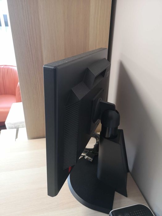 Монитор  IBM 19" професионален