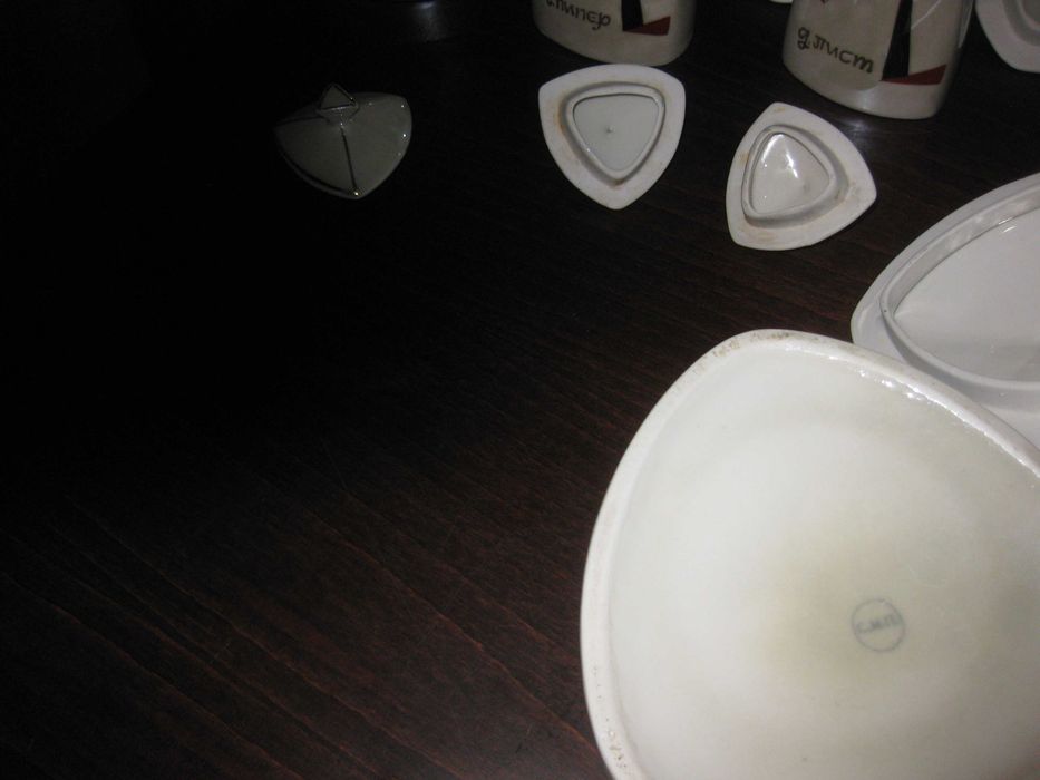 Не пълен  сервиз за подправки- СИП . Цена  78 лева Пращам по Еконт.