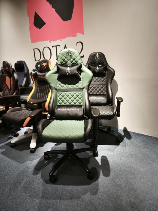 Игровое кресло компьютерное кресло:- Эргоном.форма и спортивный дизайн