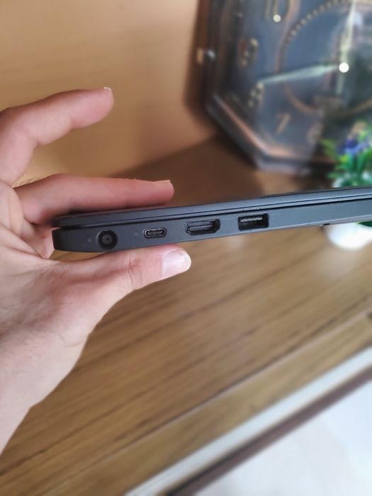 Лаптоп Dell latitude i5-7300U 12,5 инча 256gb SSD 16RAM с подсветка