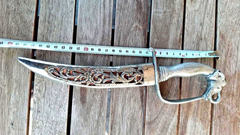 Индийска кавалерийска сабя и Античен арабски кинжал