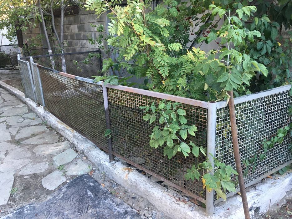 Оградки металлические