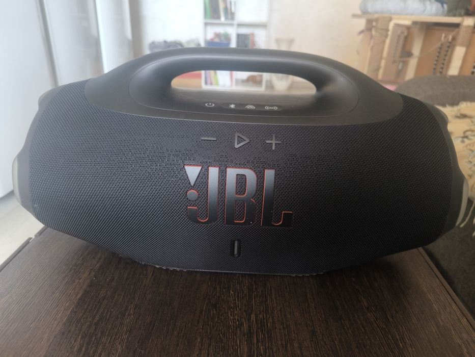Продам jbl boom box 4