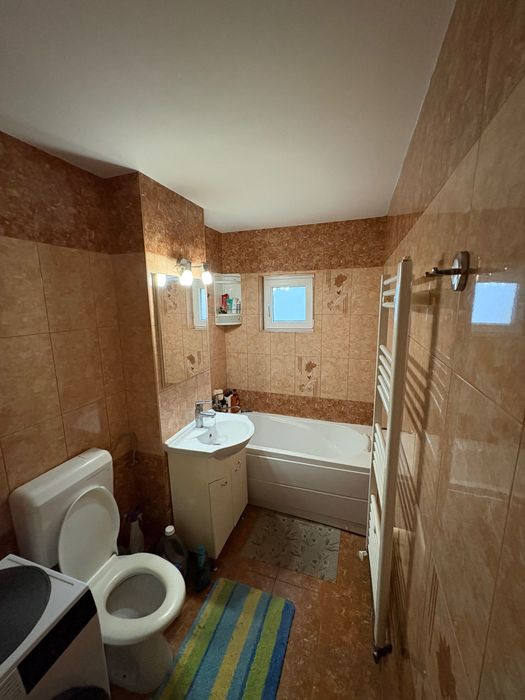 Vând apartament spațios de 107 mp, semidecomandat, Micalaca zona 500.
