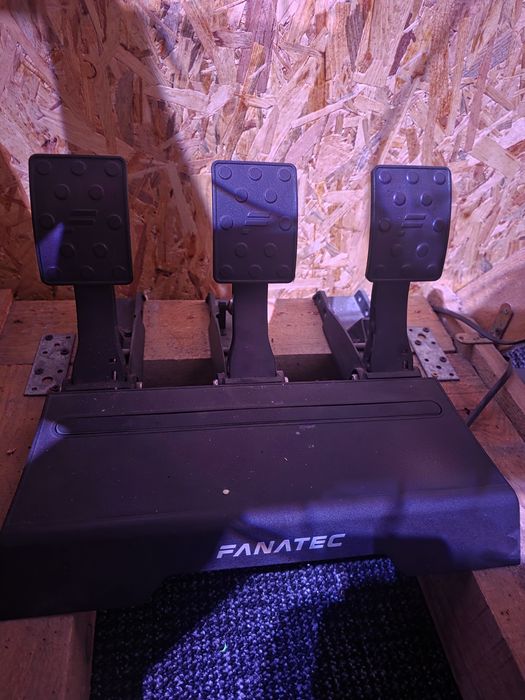 Fanatec clubsport v2.5 + волан + педали
