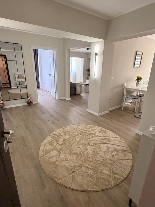 Inchiriez apartament 4 camere zona centrala in regim  hotelier sau termen lung