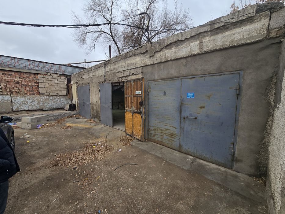 Продаётся большой гараж в центре города