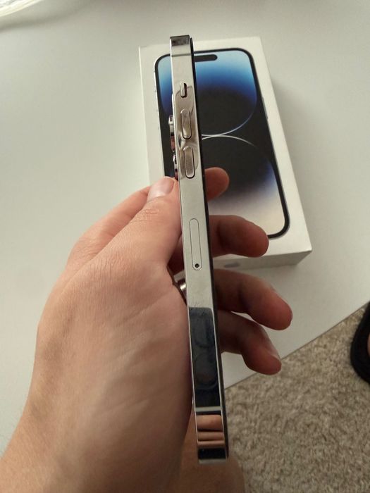 Vând iPhone 14 Pro în garanție