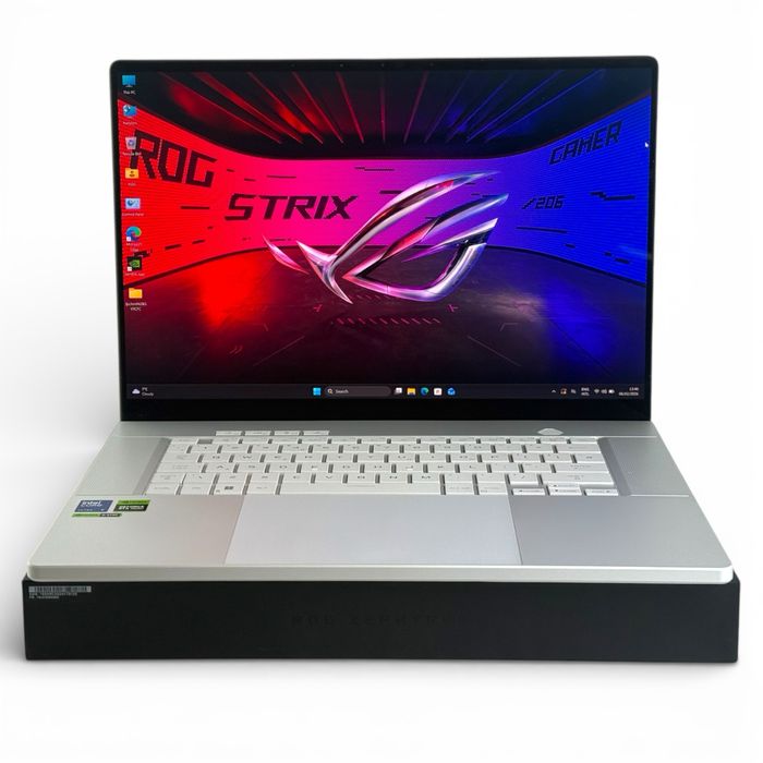 НОВ Лаптоп Asus ROG Zephyrus G16 OLED 240Hz Ultra 9 32RAM 1TB RTX 4070