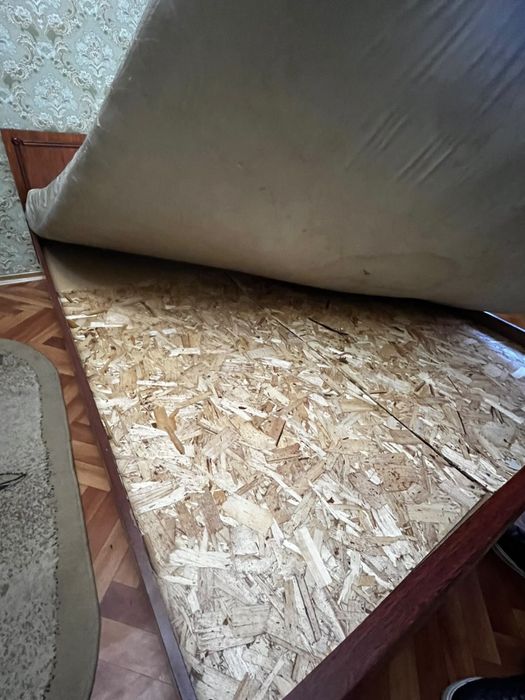 Продам двуспальную кровать