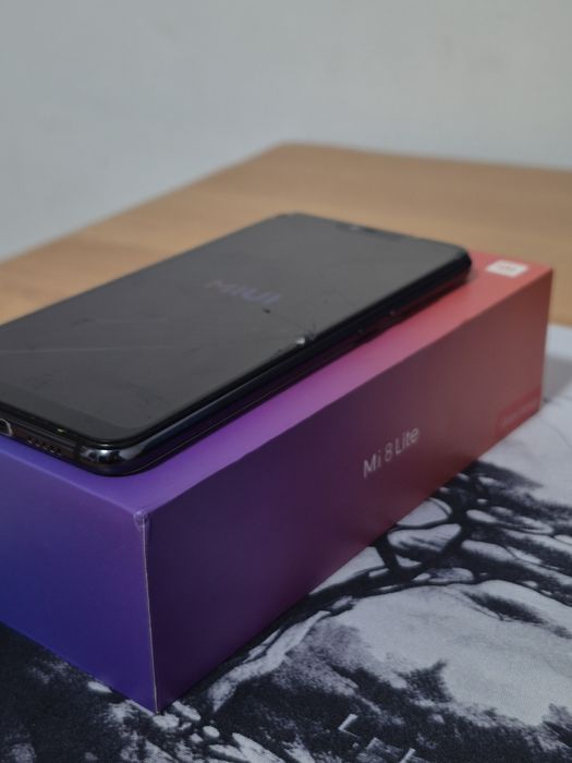Продаётся телефон Xiaomi mi8 lite