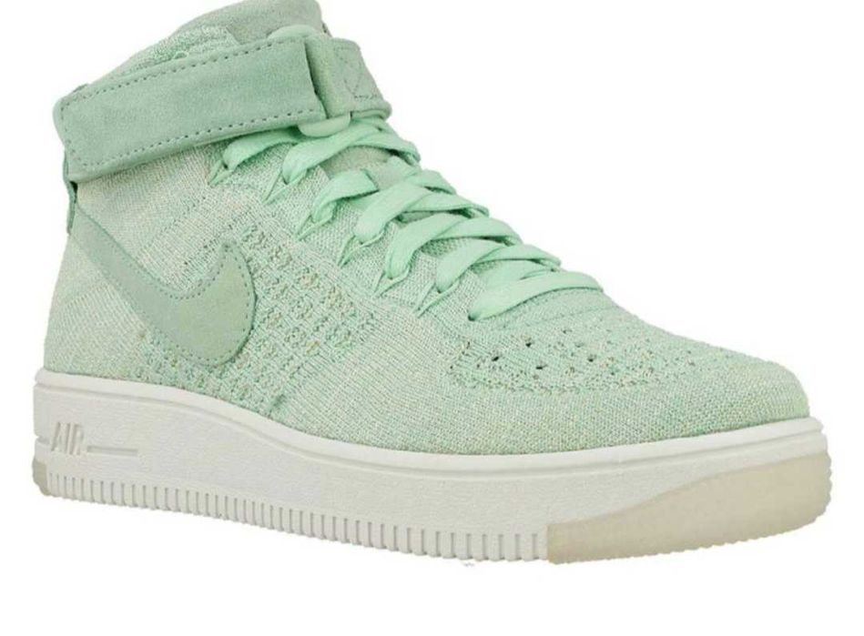 Продавам чисто нови маратонки Nike