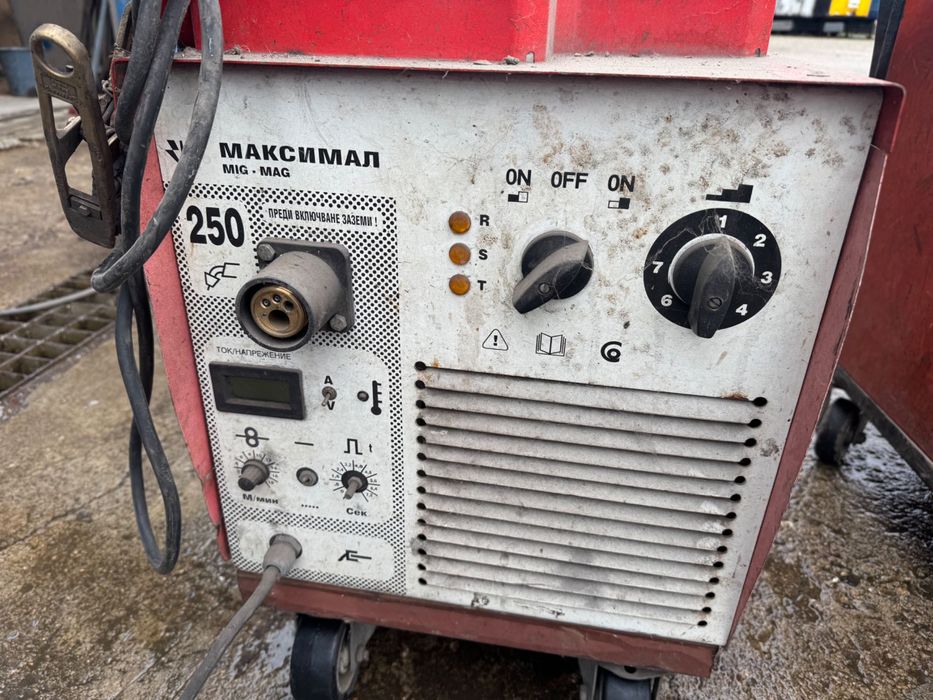 Трифазен заваръчен полуавтомат Максимал 250 МИГ/МАГ
