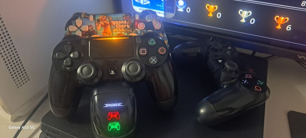 Продам Sony Playstation 4Slim