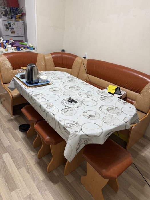 Стол кухонный угловой