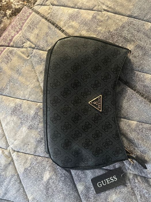Продавам чанта Guess