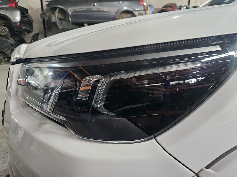 Ляв/десен фар за Toyota Hilux 2022г