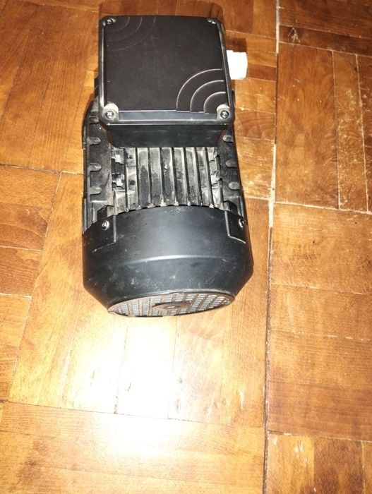 Motor electric trifazat