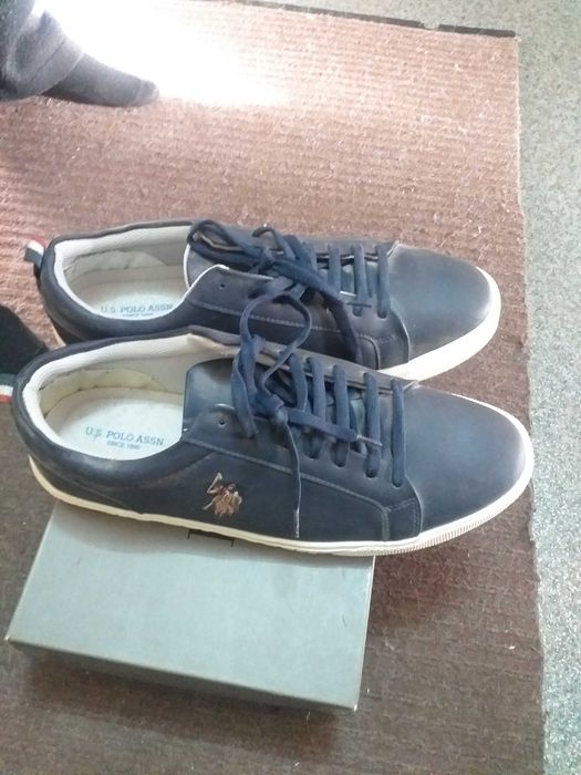 Продам мужские кроссовки