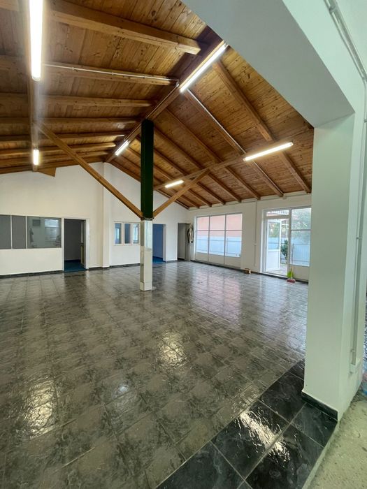 Închiriez hală 200 mp/apartament 90mp/teren 700mp