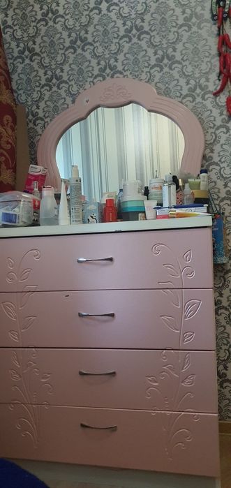 Комод с зеркалом