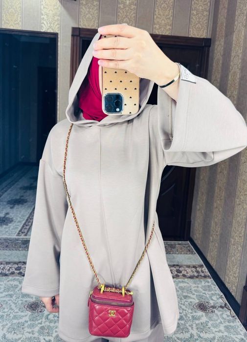 Kuzgi ayollar dvoykasi, kapyushonlik