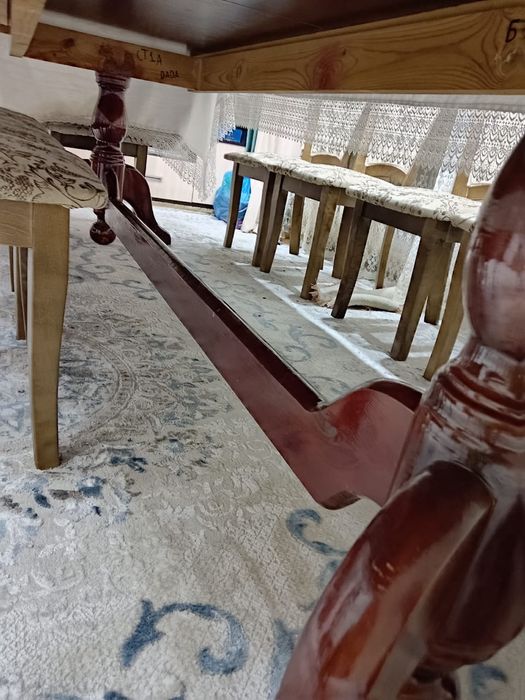 Стол со стульями