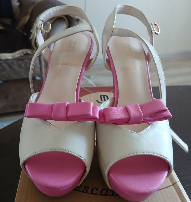 Босоножки новые  на