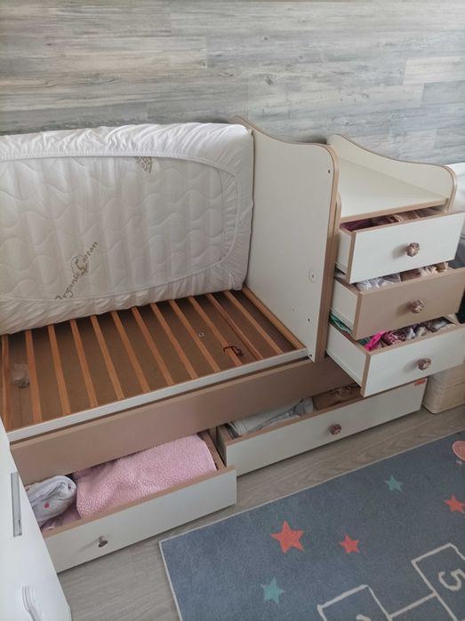 Продавам детско легло