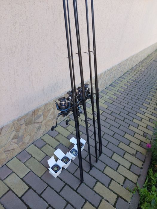 Set crap distanta: 4 lansete shimano tx2a , 4 mulinete daiwa emcast 5000 lda