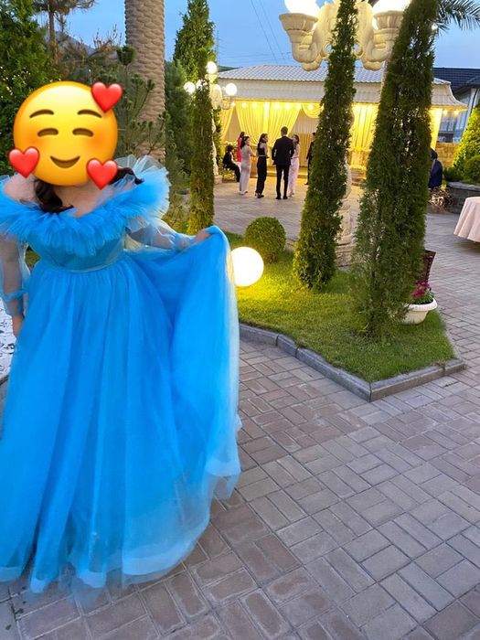 Платье длинное. Небесно- голубого цвета