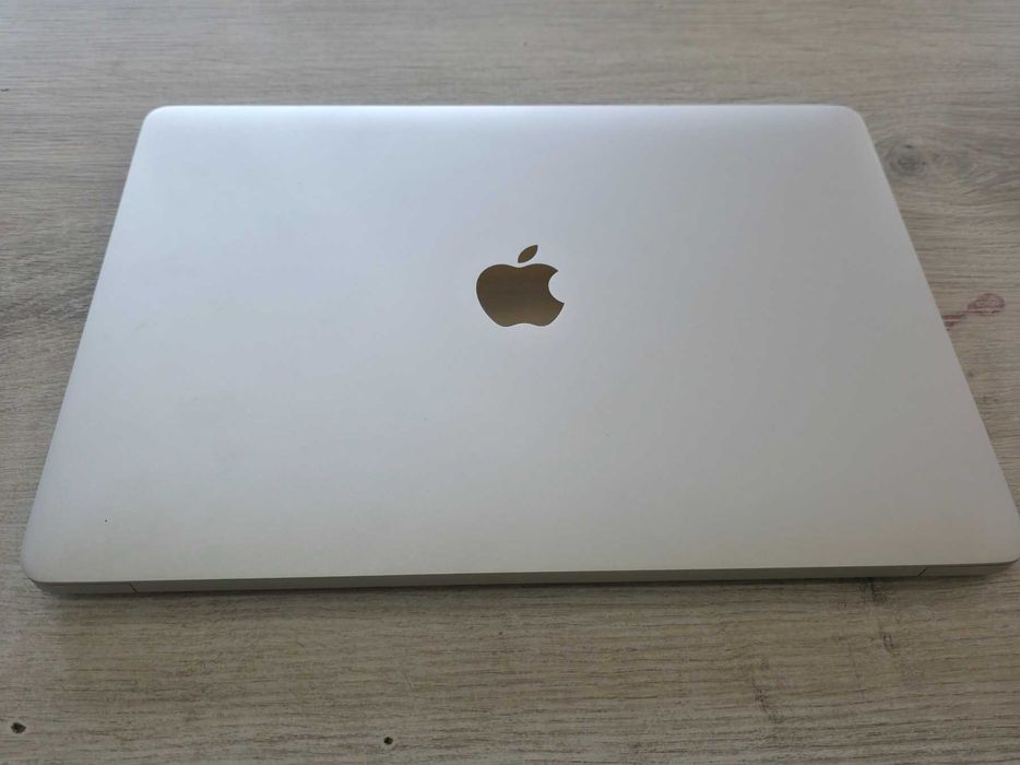 MacBook Air (Retina, 13-инчов, 2020 г.) Intel Core i3