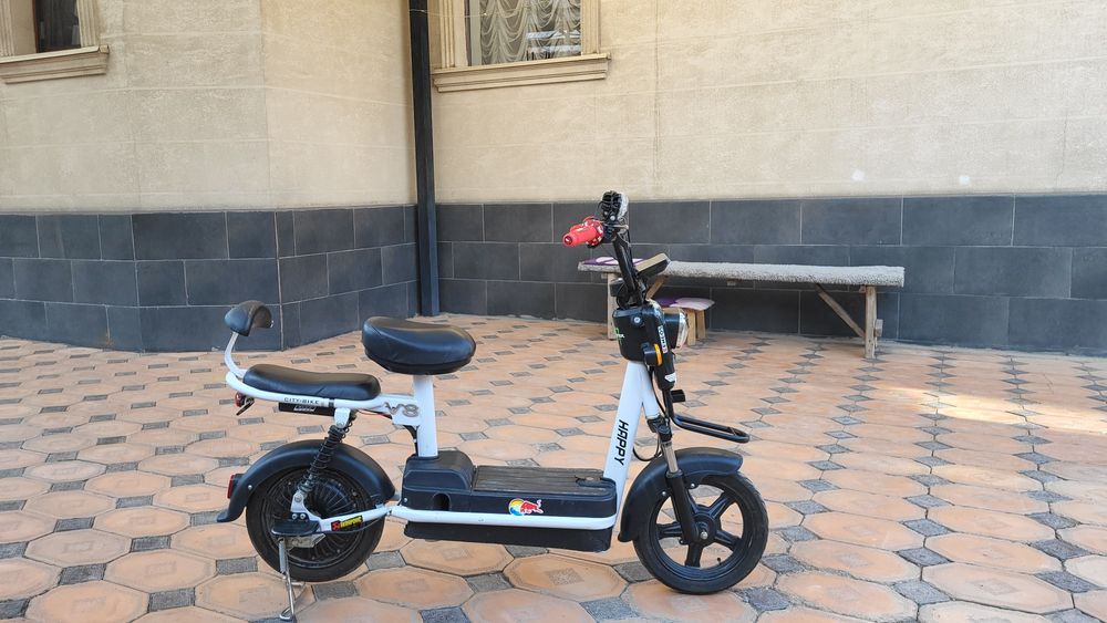 Скутер сатылады. Өзінің фарасы істемейді .