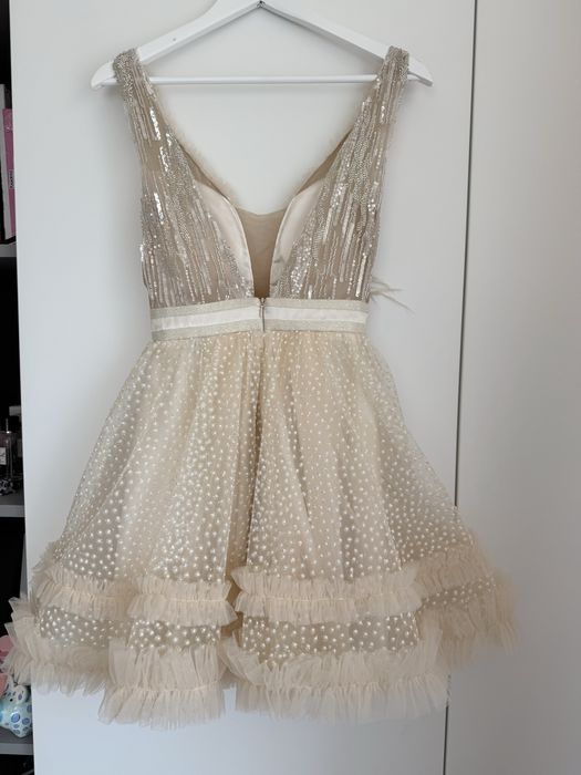 Официална рокля.