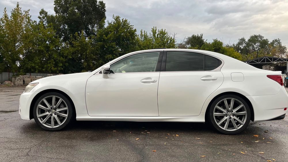 Автомобиль Lexus GS350
