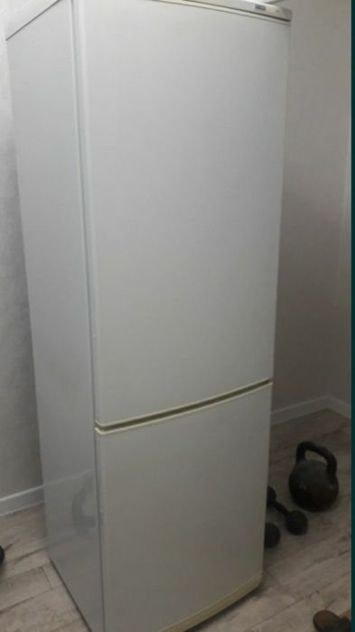 Продается холодильник "Атлант".