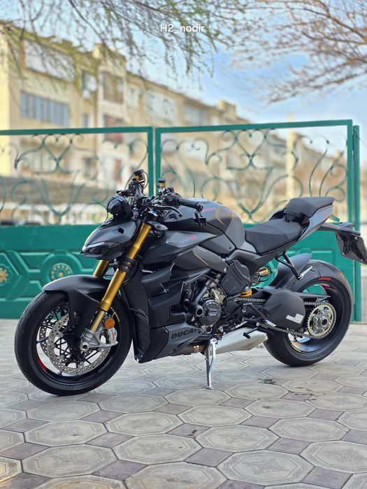 Сотилади Ducati Streetfighter V4S