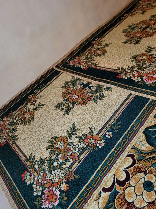 Продаем ковры новые не использовались