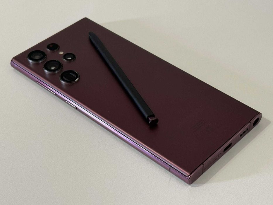 Бартер! Перфектен! Samsung Galaxy S22 Ultra 256/12GB Burgundy (Бордо)