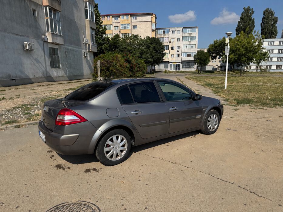 Reno megan 2 sedan