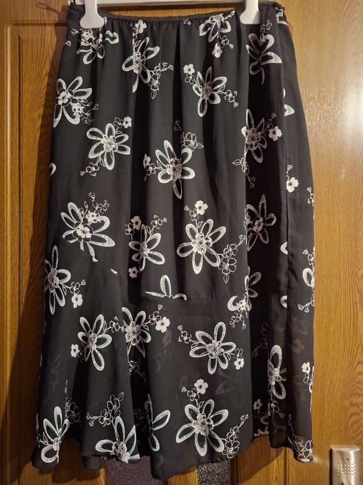 Vând Fustă Damă Lungă  Elegantă Mătase Mărimea L