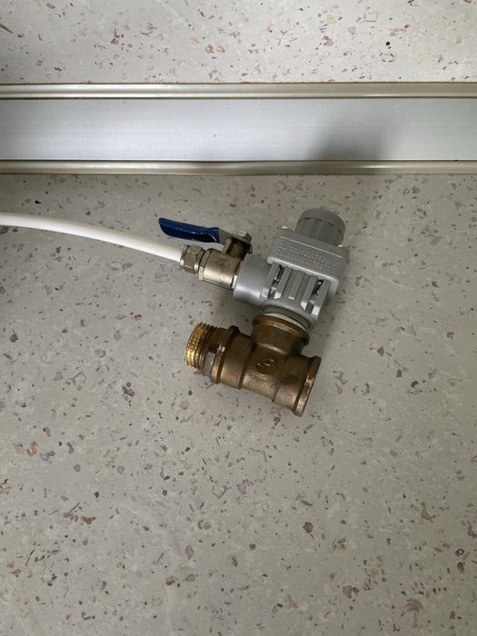 Кухненска мивка със смесител и с-ма за пречистване на вода