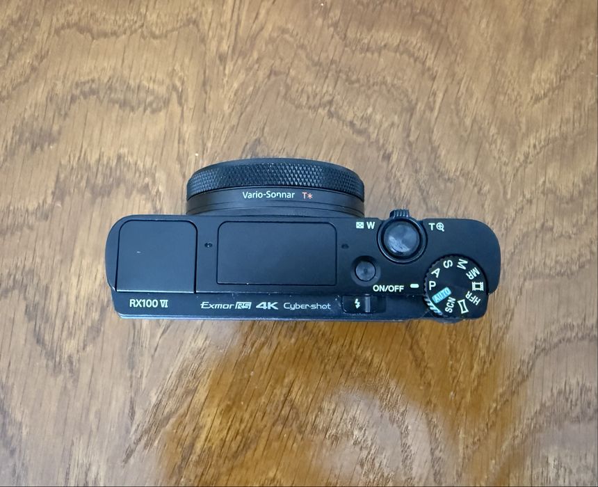 Sony RX100 vi , m6, premium , obbiectiv zeiss 24-200 mm f2.8 ca nou