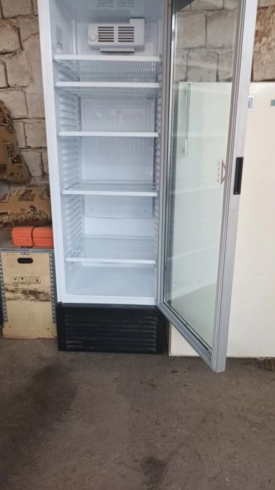 Продается Artel ветрина холодильник стойка