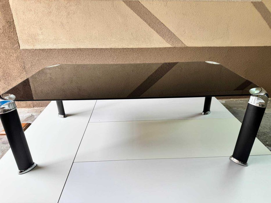 Стъклена холна маса