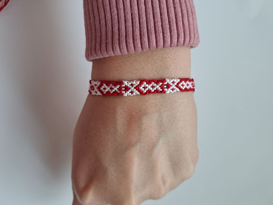 Ръчно плетени мартеници