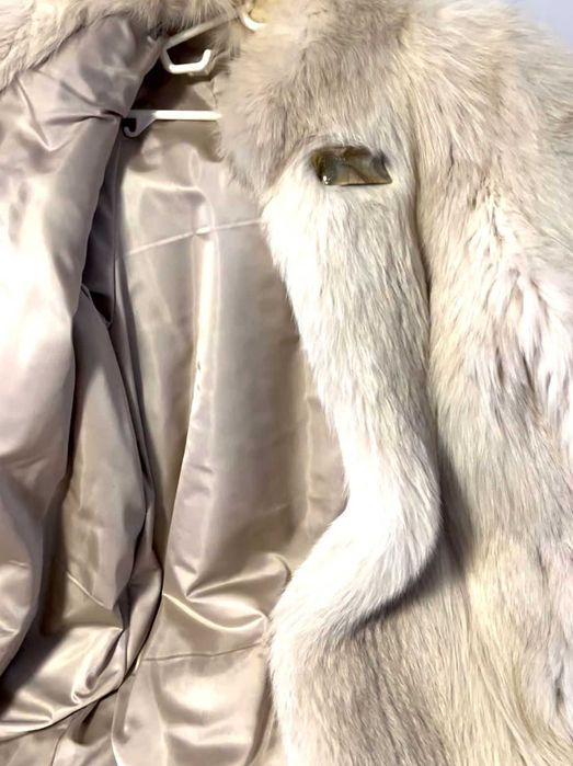 Vand haina din blana naturala de vulpe polara